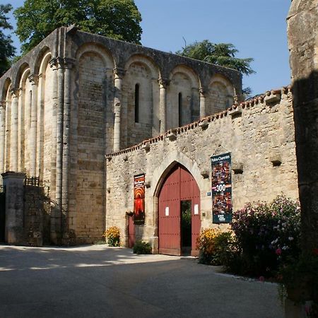 La Vieille Maison Rose Bed & Breakfast Nanteuil-en-Vallee ภายนอก รูปภาพ