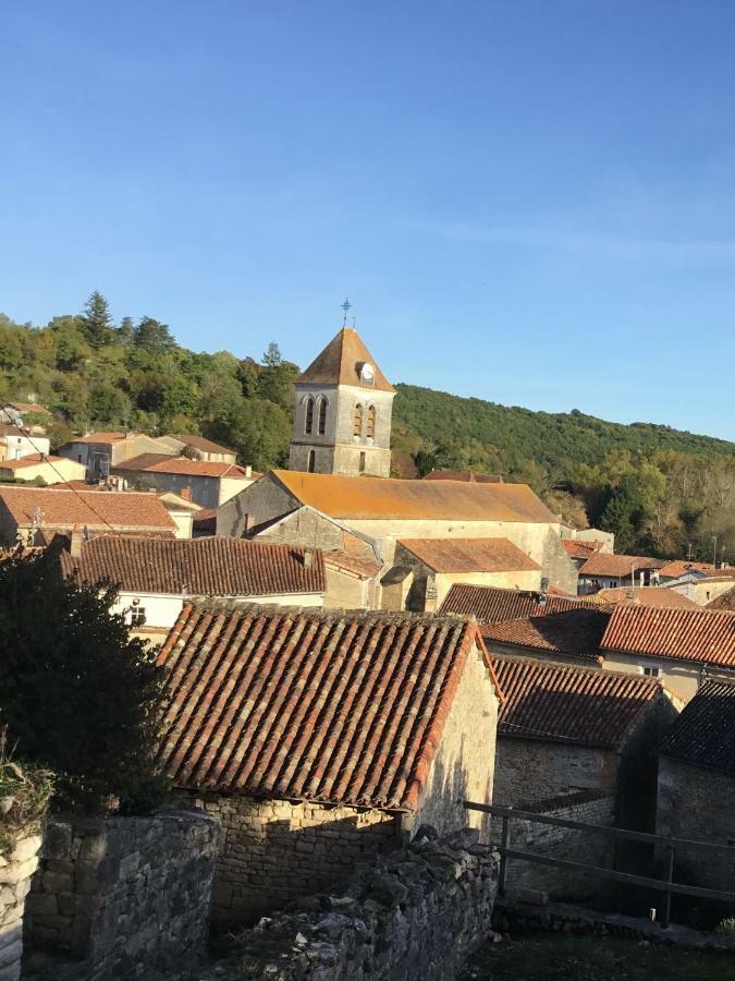 La Vieille Maison Rose Bed & Breakfast Nanteuil-en-Vallee ภายนอก รูปภาพ