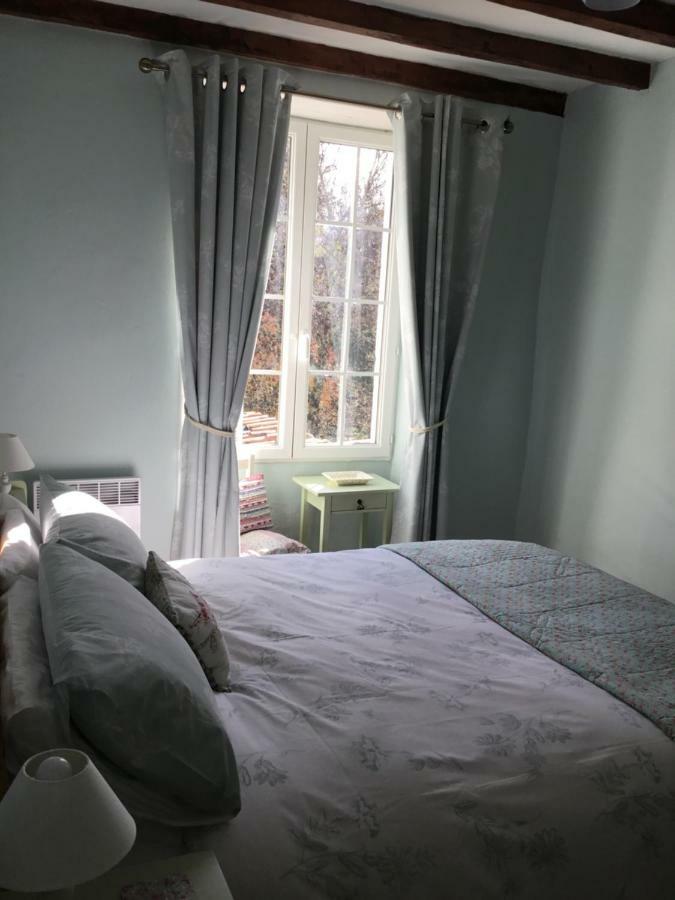 La Vieille Maison Rose Bed & Breakfast Nanteuil-en-Vallee ภายนอก รูปภาพ