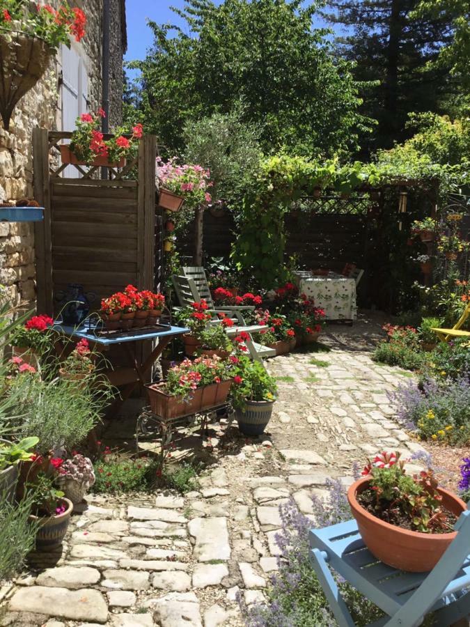 La Vieille Maison Rose Bed & Breakfast Nanteuil-en-Vallee ภายนอก รูปภาพ